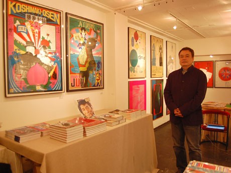 渋谷のギャラリーで1950年代〜60年代に制作された現代芸術のポスター展が開催されている（写真＝笹目浩之さん）
