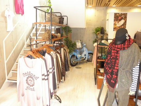 「バイクのあるライフスタイルを提案」するセレクトショップ「リコチカ」。店内にはバイク「リトルカブ」もディスプレー
