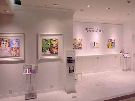 西武渋谷店で「ガールズイラストレーター」18人による複合企画が開催。B館8階オルタナティブスペースには各作家が女性をモデルに描いた作品が並ぶ