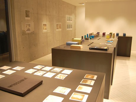 インスタントフィルムなどの販売やギャラリー機能を持つ「IMPOSSIBLE PROJECT SPACE」の店内