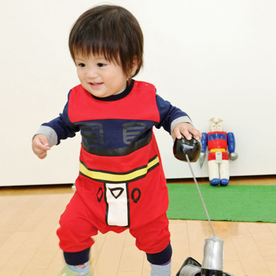 コレジャナイロボをそのままデザインにした「なりきり」タイプの「コレジャナイロボロンパース」（2,625円）