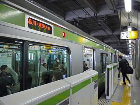 JR恵比寿に停車中の山手線「品川・東京方面」行き