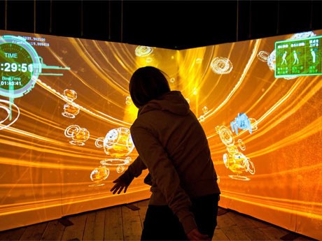 カヤックが開発した「電脳空間」体験コーナーのプレイイメージ