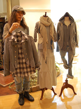 自身が着用していた洋服などを出品する「Bazaar!!」代表の末武秀明さん