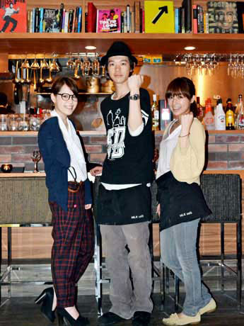 「mina」や「street Jack」などのファッション誌で活動する現役の読者モデルがスタッフとして働く