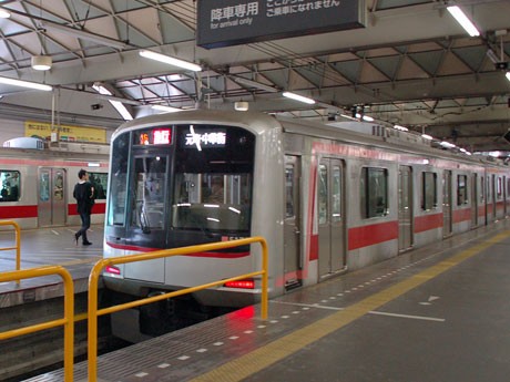 東急東横線（＝写真）は通常の約9割の本数まで戻しすほか特急も通常の本数で運行する