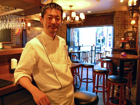 森住康二シェフ（＝写真）が「一番おいしい瞬間」を来店客にも「体験してほしい」とた仕上げた新業態
