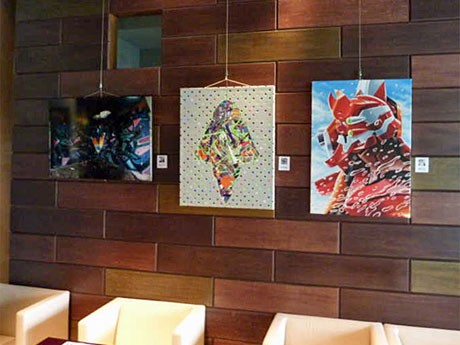 店内にはさまざまなジャンルのクリエーターが手掛けた「エヴァンゲリオン」のアート作品を展示している