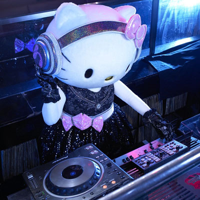 不定期で開催するDJイベントには、DJハローキティ（写真＝イメージ図）も来店予定