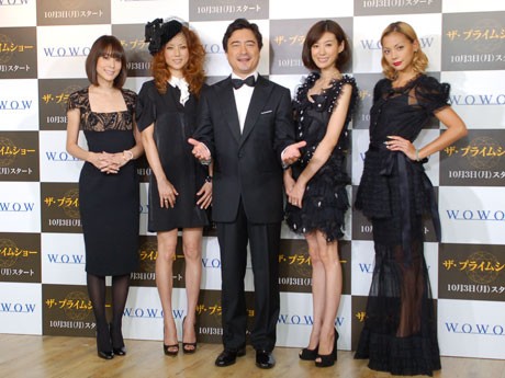 会見に出席した（左から）内田恭子さん、hitomiさん、ジョン・カビラさん、ともさかりえさん、土屋アンナさん