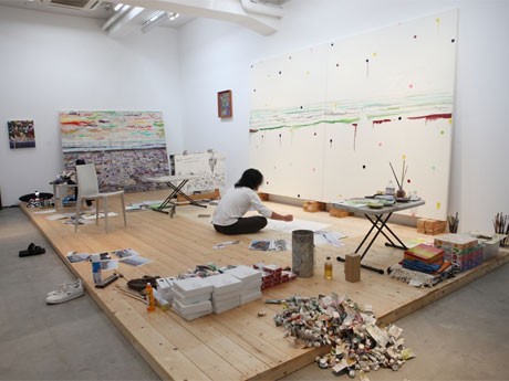 10周年展「Next-TWS10年！」で展開するアーティスト森久保徹さんの公開アトリエの様子