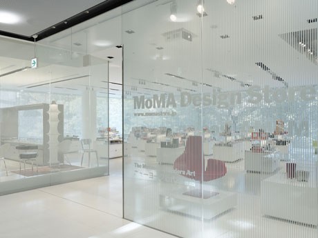 表参道に出店するミュージアムストア「MoMA Design Store」