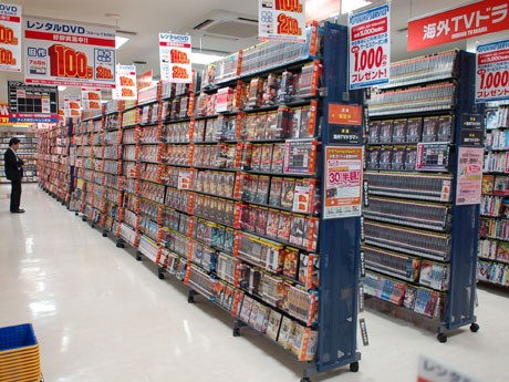 レンタルDVD・CD合わせて10万枚の、ゲームソフトは5000本以上を取りそろえる