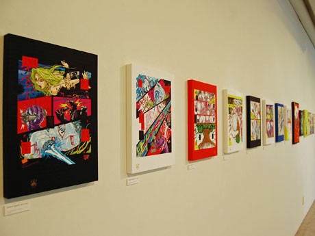 約16年の間に手掛けた作品約30点を展示している