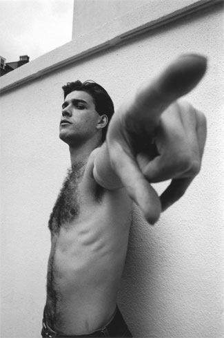 「Mally Bennett, 1983」（＝写真）など未公開作品を含む写真を展示する