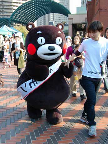 恵比寿ガーデンプレイスに出没した「くまモン」