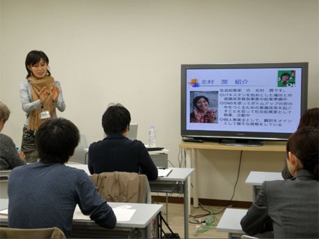 ビジネスやエンターテインメント、アート、語学など幅広い講座を用意する
