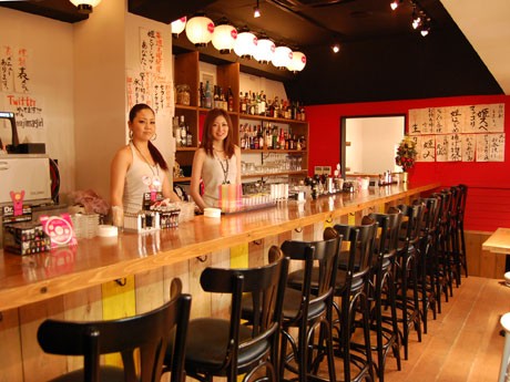 同横丁初出店となるガールズバー「ガールズ酒場 姫島」の内観