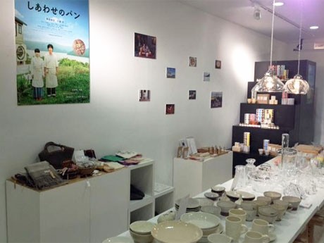 北海道産のセレクトアイテムを扱う店内
