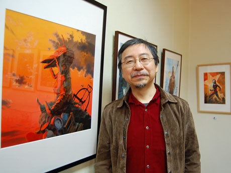 「怪獣絵師」の異名を持つ開田裕治さん。左手のカネゴンは「頭の中で描いていた通りに悩むことなく描けた」という