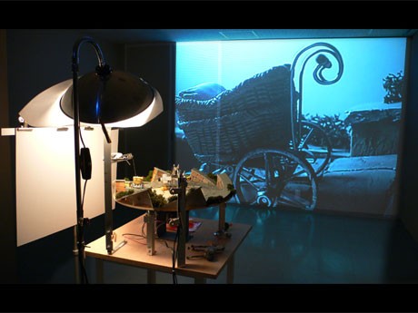 伊藤隆介さんの「Film Studies オデッサの階段」（2006年）ミクストメディア・インスタレーション／東京都写真美術館蔵