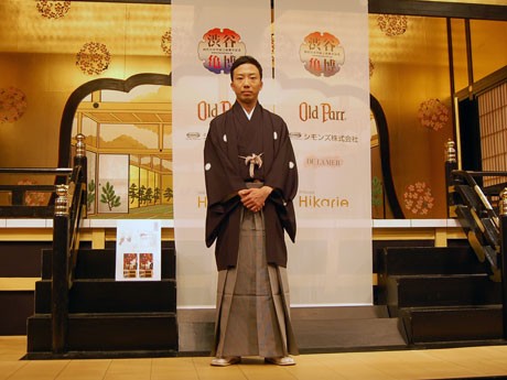 「一人でも多くの方に見ていただければ」と来場を呼び掛けた亀治郎さん