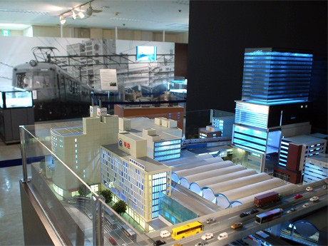 東急東横店で始まる「鉄道フェスティバル」。写真＝現在の渋谷駅ジオラマを中心とした会場風景