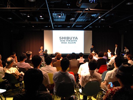 プレゼンテーション・イベント「IDEA TALK 001」初開催。会場には約80人の観客が集まり、ユニークなアイデアに対して登壇者と観客の間で活発な意見交換が行われた