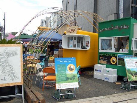 青山通り沿いに面したエントランス部