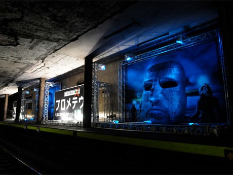 旧・表参道駅に登場した期間限定プラットホーム「ミステリー・ステーション」