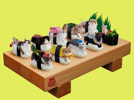 イセエビを背負った「ニャー太」をはじめ「シャケブー（鮭川部長）」、「トロ美」などがいる&copy;タンゲ＆泣き虫ピーナッツ
