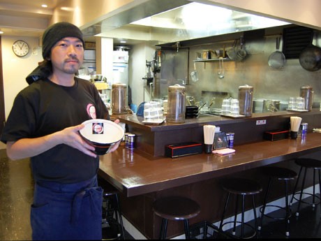 ラーメン店で8年ほど働いている大関卓也さん（＝写真）が独立開業