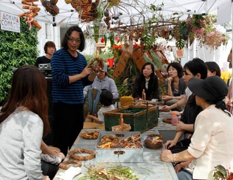 アートや食などの企画を展開。写真は国連大学前で行った昨年の様子