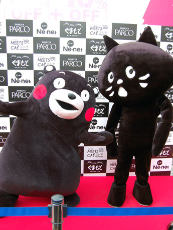 「記者会見」に登場した「くまモン」と「にゃー」