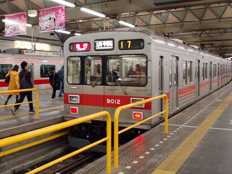 年末年始に特別ダイヤで運転する東横線（渋谷駅）