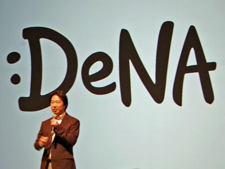 新しいロゴを発表したディー・エヌ・エー守安功社長