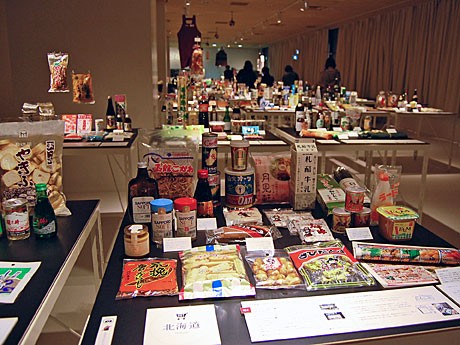 調味料や酒、牛乳、菓子、茶など幅広い商品を各県20〜25点ほど並べる