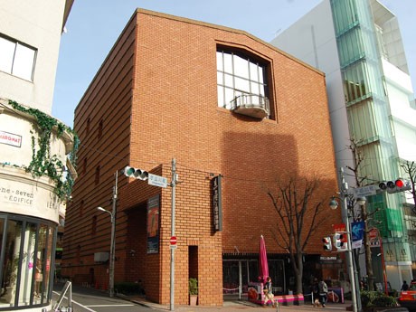 「たばこと塩の博物館」の外観