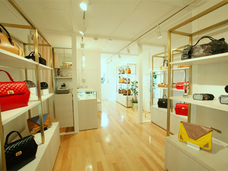 白を基調にした店内