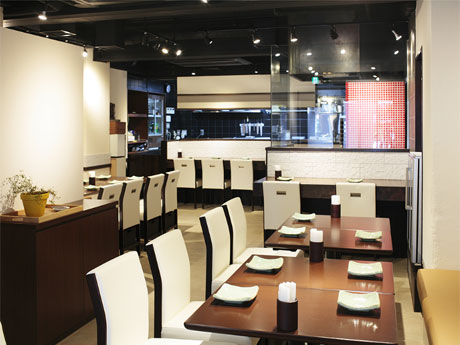 白を基調にした店内