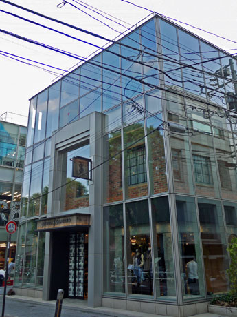 キャットストリートに面した店舗外観