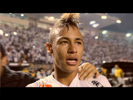 ブラジル代表のネイマール選手などのコメントも収められている「サントス〜美しきブラジリアン・サッカー〜」より