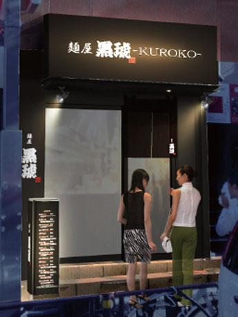 「Ramen Lounge」をコンセプトにモノトーンをベースとした店舗の外観イメージ