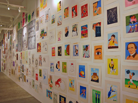 1990年代〜現在のデザインアートワーク原画を展示する一角