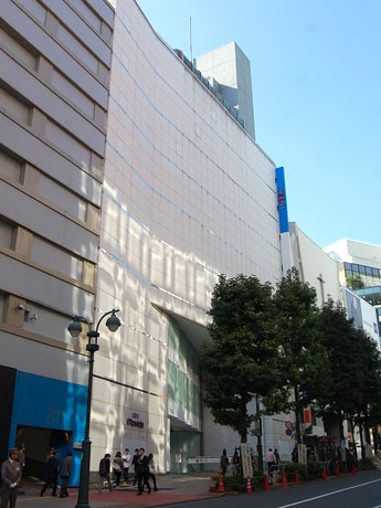 「無印良品」大型店と「ロフト」新業態が出店を控える西武渋谷店モヴィーダ館の外観