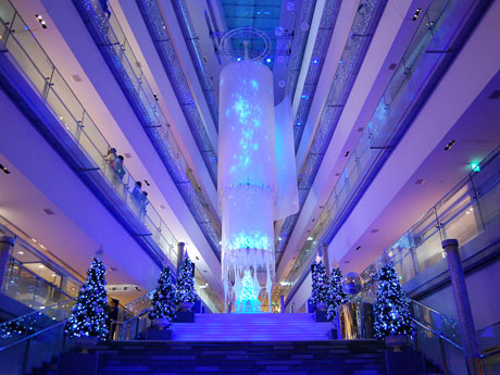 「CHRISTMAS SHINING LIGHTS」をテーマにした館内イルミネーション
