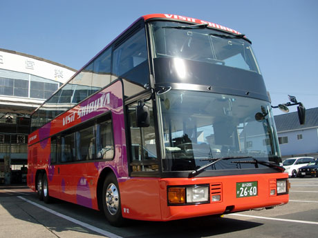 乗員含め70人が乗車可能な2階建ての「VISIT SHIBUYA号」