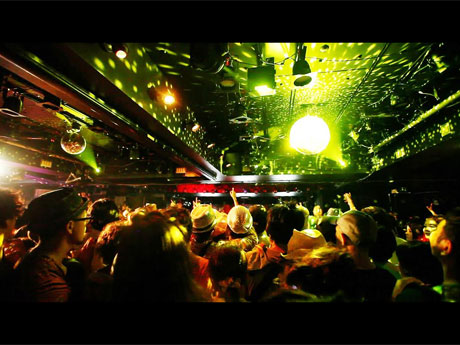 ダンスを規制した風営法問題を問う実録映画「SAVE THE CLUB NOON」より