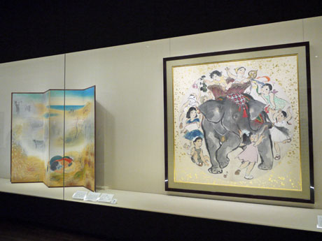 動物や子どもなどを主題にした作品などが並ぶ場内