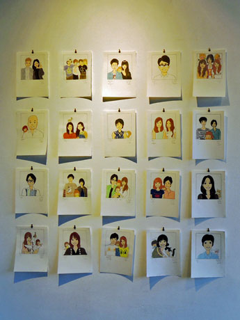 似顔絵原画約300点を一堂に展示する